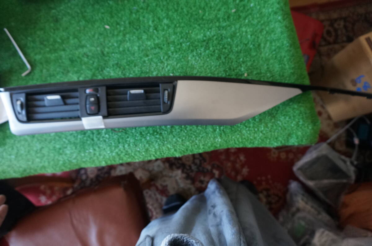 U180 2013年 BMW 3D20 F30 320Dツーリング 中央エアコン吹き出し口拍卖