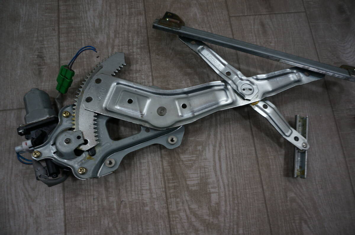B037 スバル フォレスター SG5 右 ドア レギュレーター助手席 リア 後 モーター拍卖