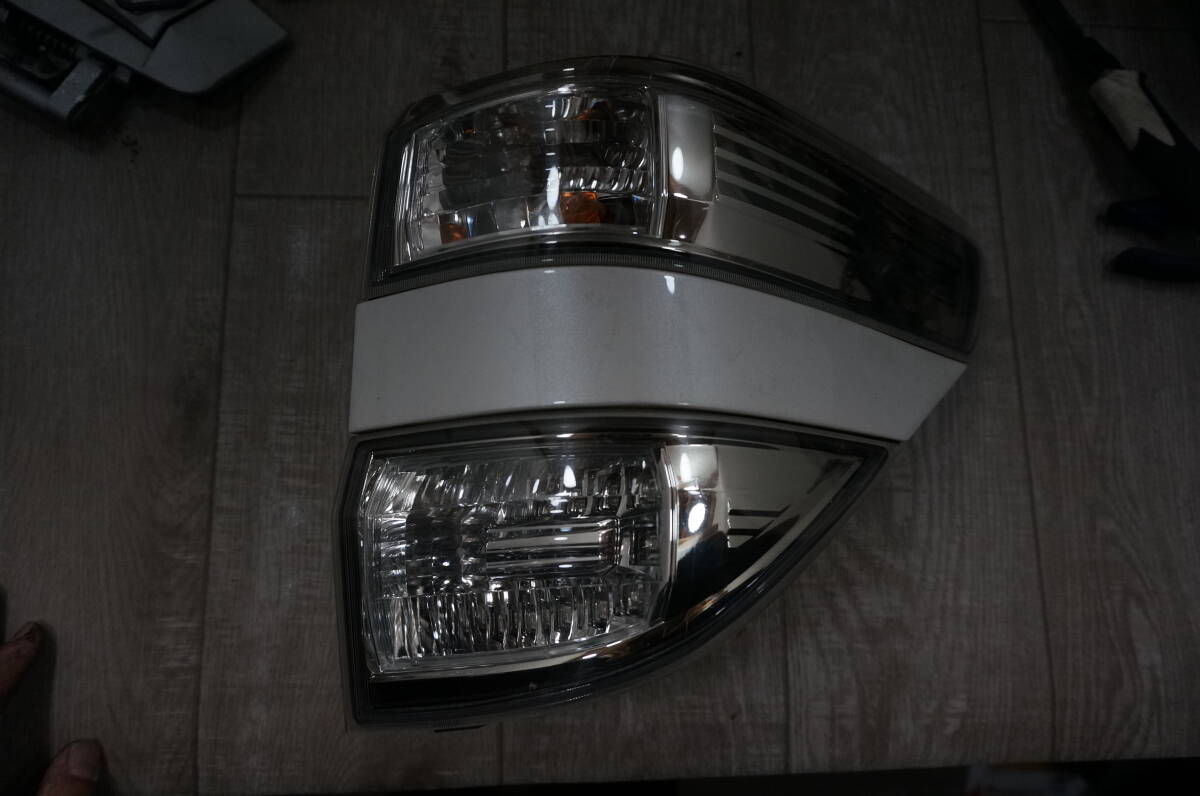 B107 20系 ヴェルファイア ANH20W/GGH20W/ANH25W 純正 右 テールランプ /ライト LED KOITO 58-28 刻印 8 拍卖