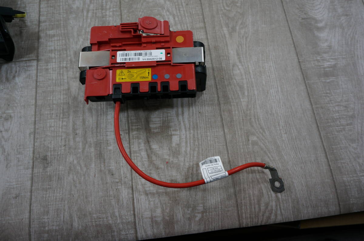 b225 BMW 純正 3シリーズ E92 320i バッテリーカバー バッテリー固定 バッテリー ターミナル 6942912-08 拍卖