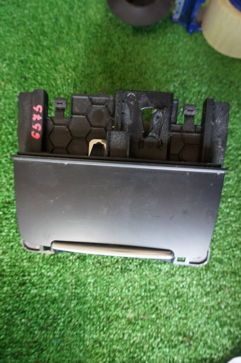 U215 アウディ Q5 A4 S4 S5 SQ5 フロント灰皿灰皿アセンブリ 8k0857951 8k0 857 951拍卖