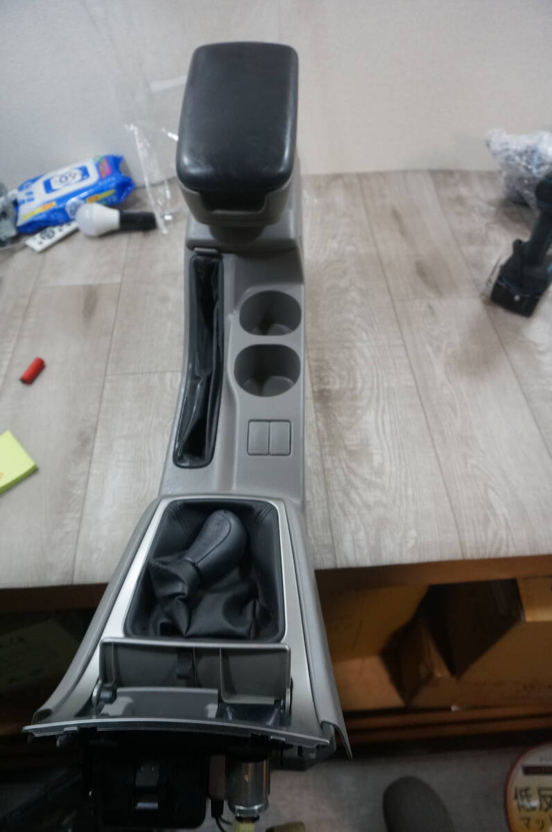 B008 SG5 mt フォレスター シフトパネル 5MT センターコンソール ボックス ドリンクホルダー 内装 肘掛け 後期 クロススポーツ 拍卖