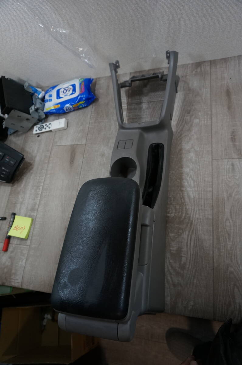 B017 SG5 mt フォレスター シフトパネル 5MT センターコンソール ボックス ドリンクホルダー 内装 肘掛け 後期 クロススポーツ拍卖