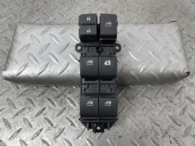 シエンタ NSP170G パワーウインドウスイッチ 84820-52340拍卖