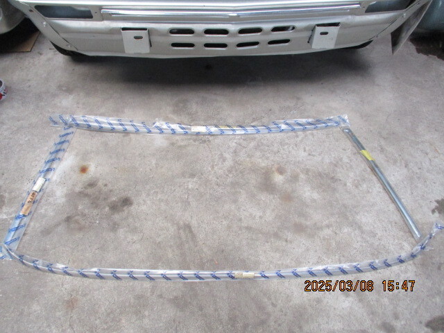 箱型スカィライン GT GTX GT-R 日産純正未使用 フロント・ガラスモールデイング 1台分拍卖