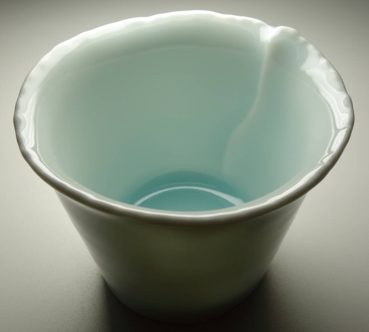 平成期 国産 青白磁香炉&茶器兼用 最高級品質拍卖