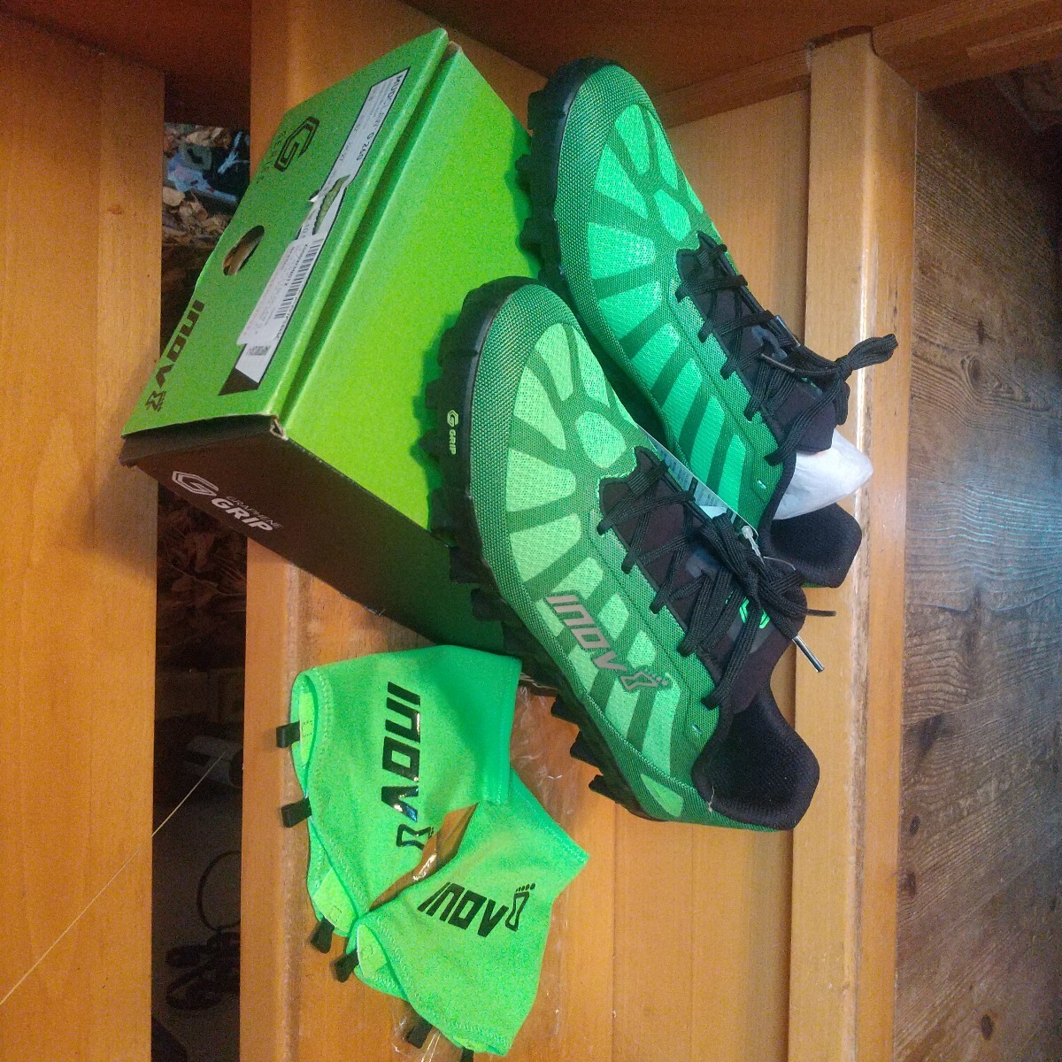 イノヴェイト Inov8 マッドクロウ MUDCLAW G260 ユニセックス UNI レーシング シューズ 27.0 箱 スパッツ付 競技専用 軽量 美品 中古品拍卖