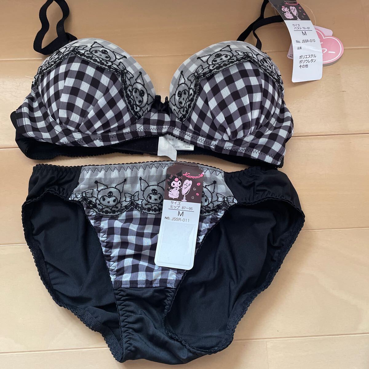送料無料 新品 サンリオ Kuromi クロミ ブラ&ショーツセット M 黒ギンガムチェック ノンワイヤー 65CD 70ABC 75A 送料込み拍卖