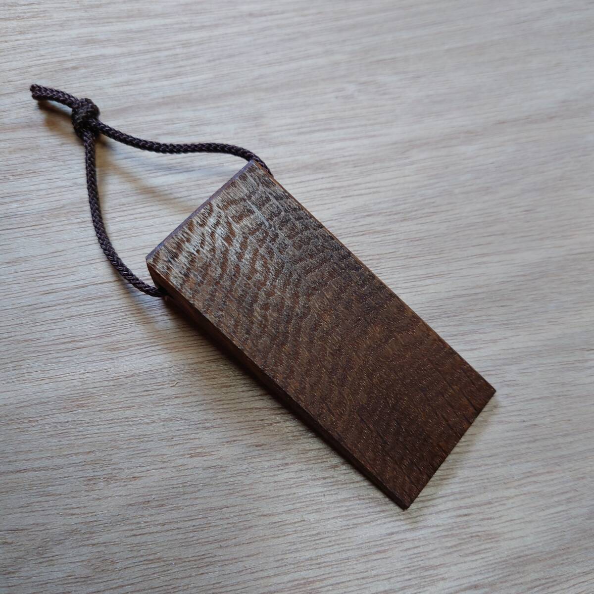 素朴でシンプル 木製 ドア止め ドアストッパー ミニ 1個 天然杢楢無垢材 Nas58 ブラウン拍卖