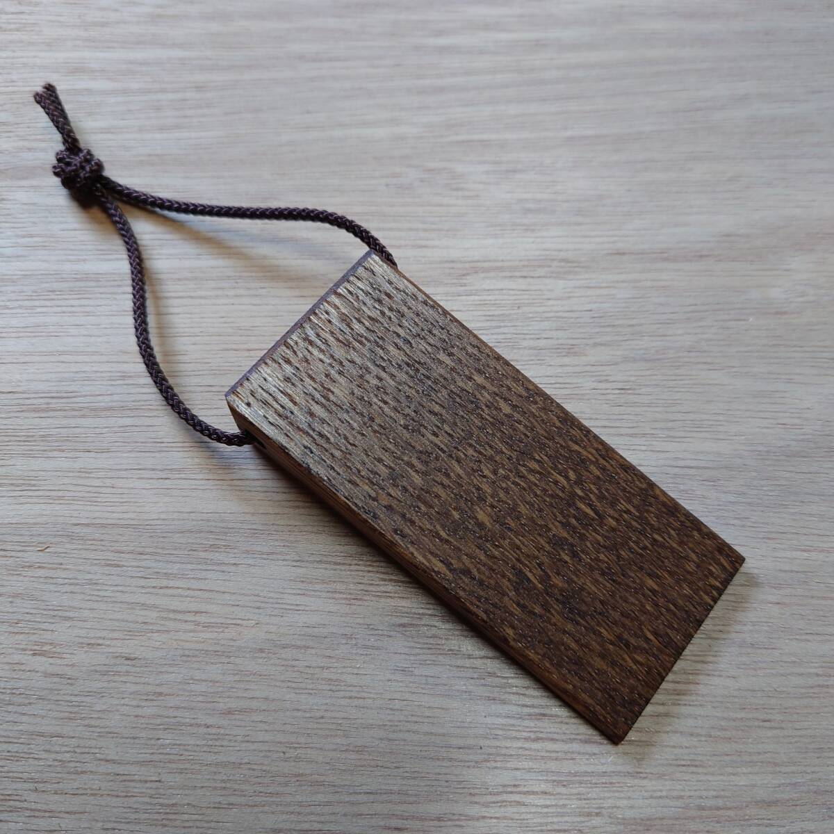 素朴でシンプル 木製 ドア止め ドアストッパー ミニ 1個 天然杢楢無垢材 Nas60 ブラウン拍卖