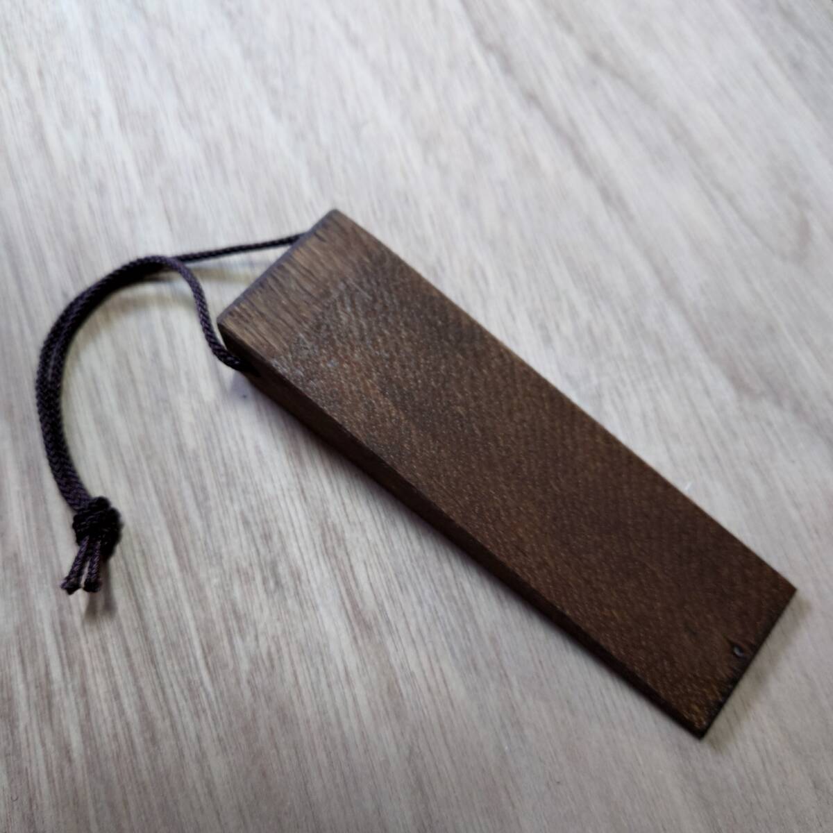 ドアストッパー 素朴でシンプル無垢材ドアストッパー木製 ドア止め 1個 天然杢楢無垢材 Na53 ブラウン拍卖