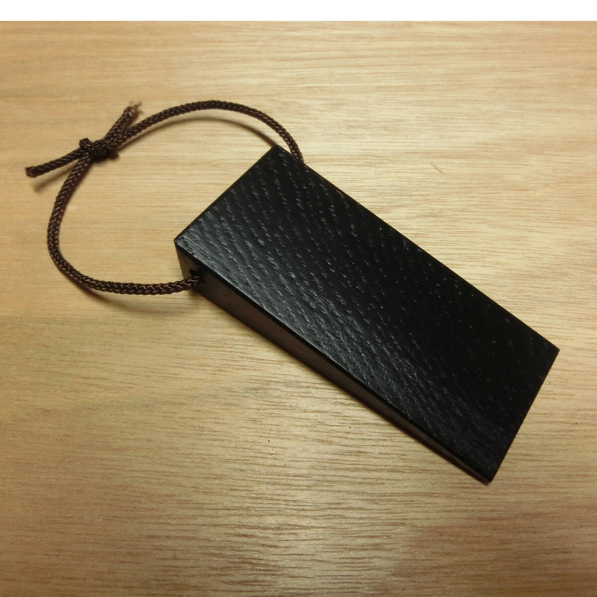 ドアストッパー 素朴でシンプル 木製 ドア止め ドアストッパー 1個 天然杢楢無垢材 ブラック Nas75拍卖