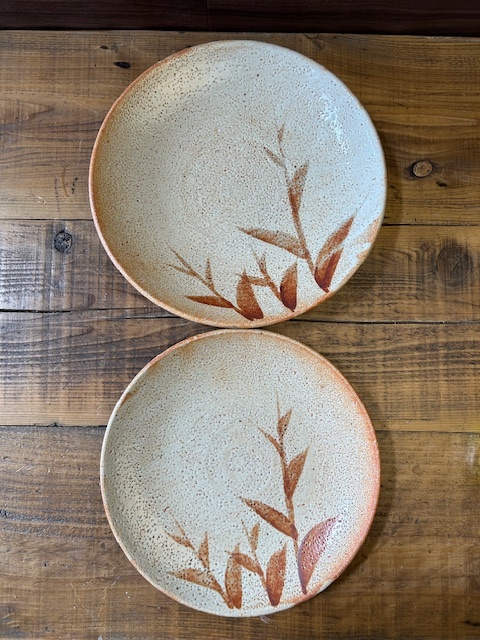 Su.3★志野焼き 大皿 大小2枚セット★丸皿/平皿/尺皿/和食/料亭/割烹/旅館/レトロ/業務用/中古品拍卖