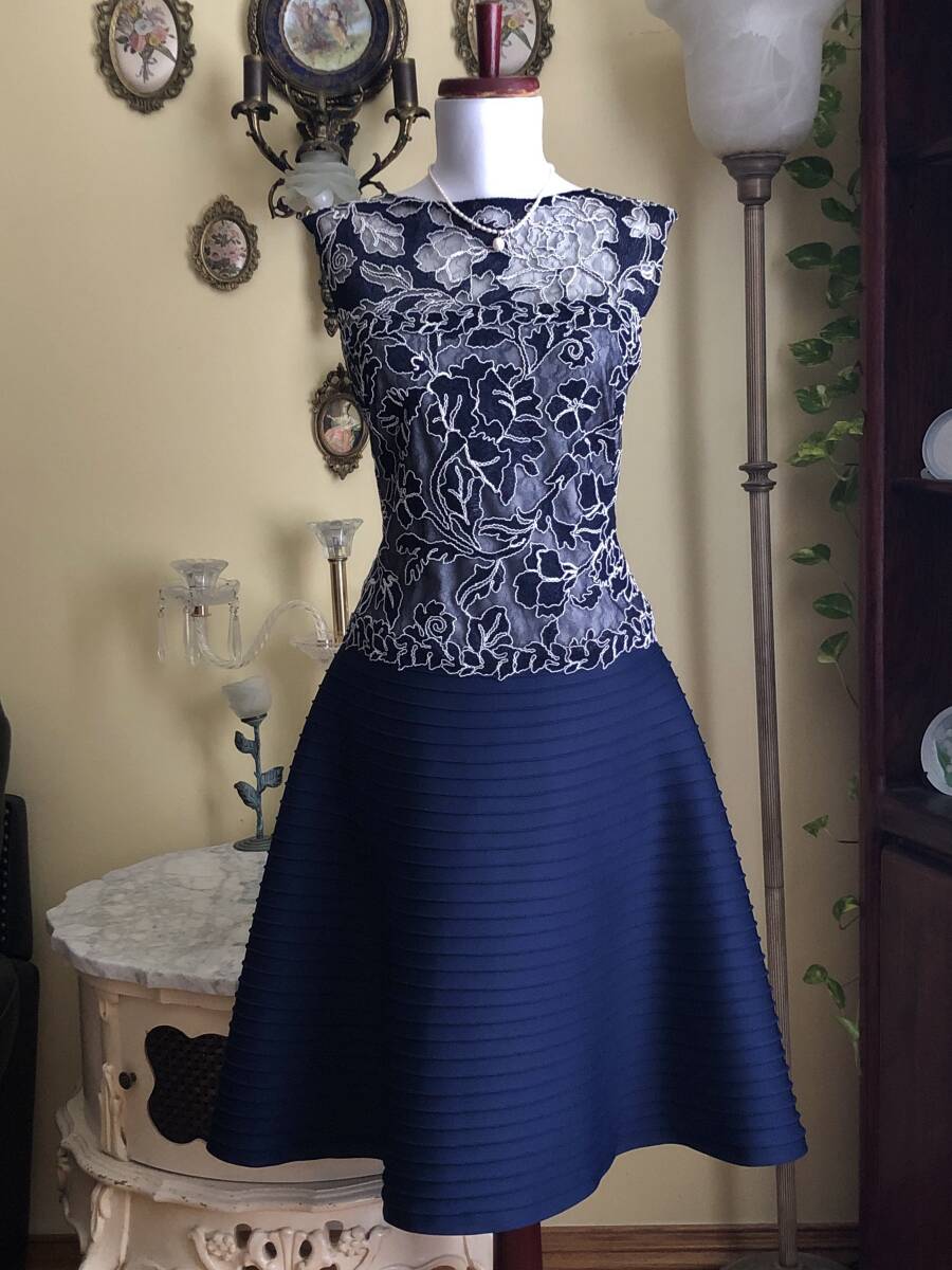 新品【TADASHI SHOJI/タダシショージ】濃紺花柄ステッチ刺繍レース/美ピンタックAラインフレアー/カクテルドレス (US・4/9号S)#662拍卖