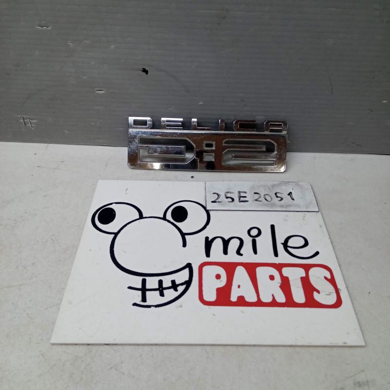 MB15S デリカD2 純正 ゲートエンブレム 1A8-1-2/25E2051*同梱不可拍卖