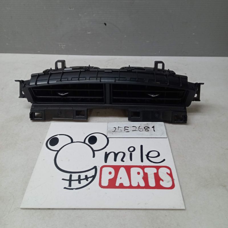 NKE165G カローラフィールダー 純正 中央エアコン吹出口 2Z2-1-4/25E2681*同梱不可拍卖