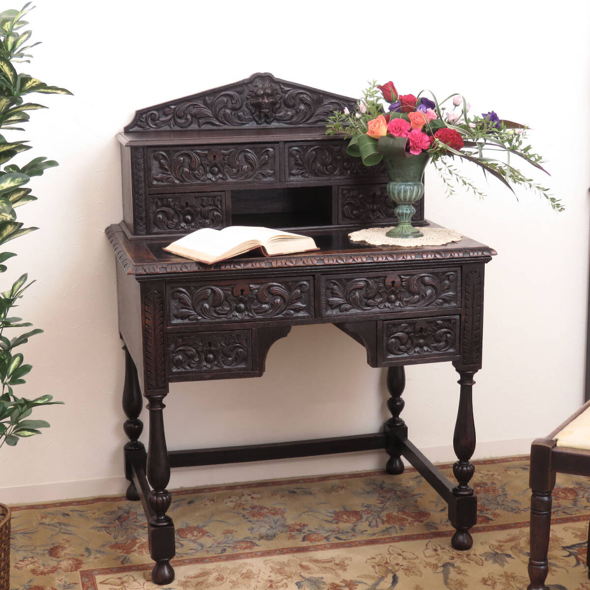 グリーン・マンの装飾が施されたイギリスの重厚なカーブドデスク/机/木製/店舗什器/ディスプレイ/インテリア/英国/A-3147拍卖