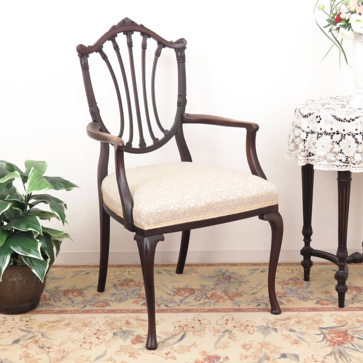 ヘップル・ホワイト様式のアームチェア/肘掛け椅子/ホールチェア/木製イス/店舗什器/ディスプレイ/インテリア/イギリスアンティーク/A-2376拍卖