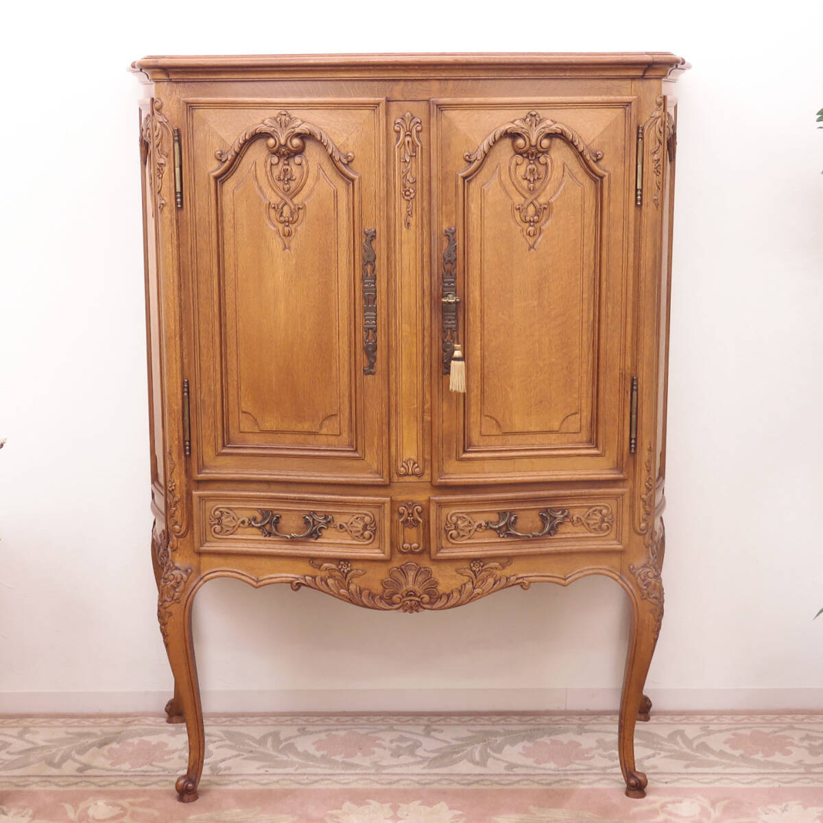 側面からの曲線が美しいネコ(猫)脚の引き出し付きキャビネット/店舗什器 ディスプレイ/インテリア/収納/フランスのアンティーク家具/A-4454拍卖