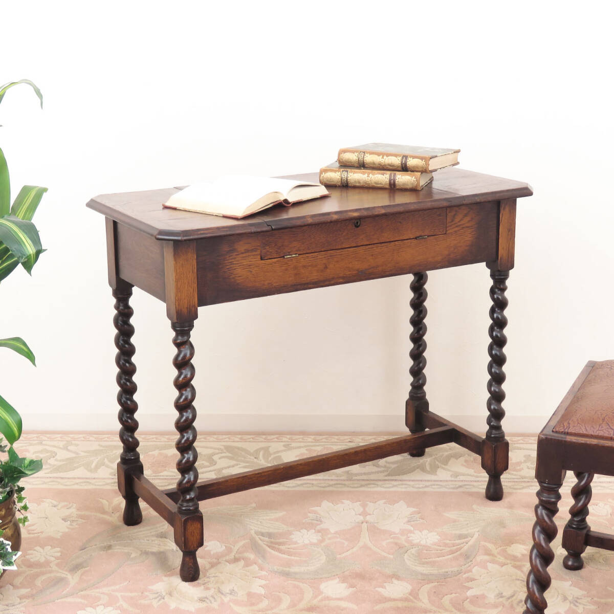 デスクの機能があるツイスト脚のテーブル/木製/机/店舗什器/ディスプレイ/インテリア/イギリス(英国)アンティーク家具/A-4414拍卖