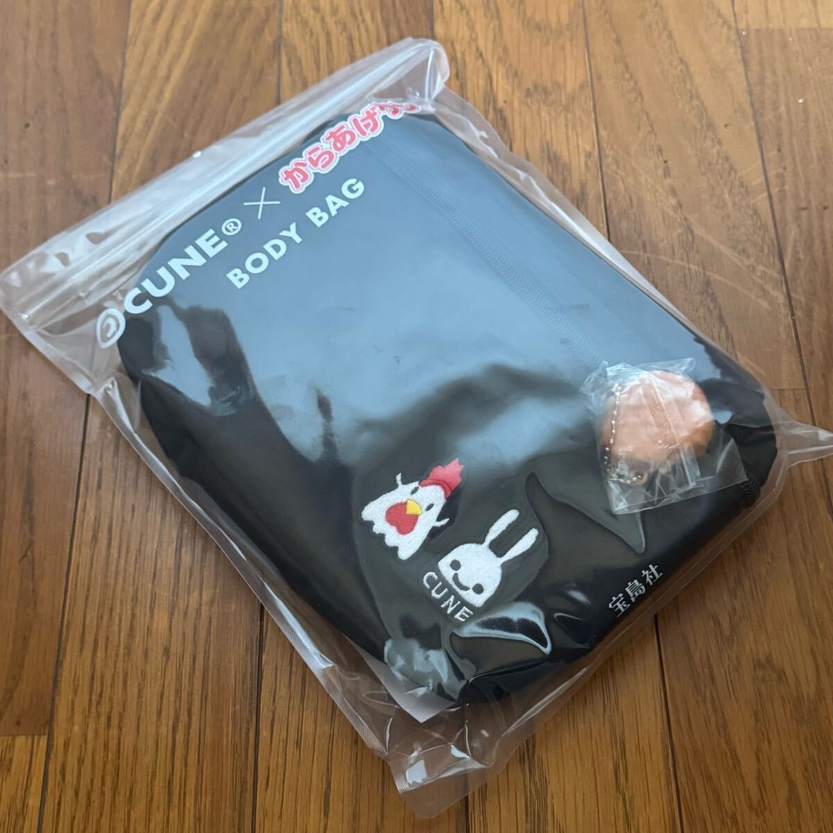 【新品】CUNE×からあげクン ボディバッグ拍卖