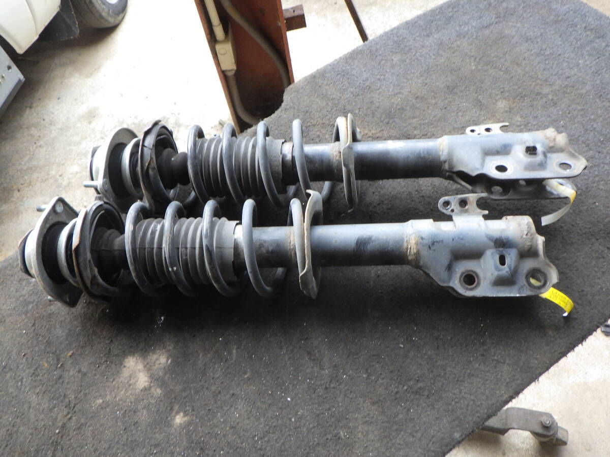 杉B5 即決! LA100S ムーヴ ストラット ショック スプリング拍卖