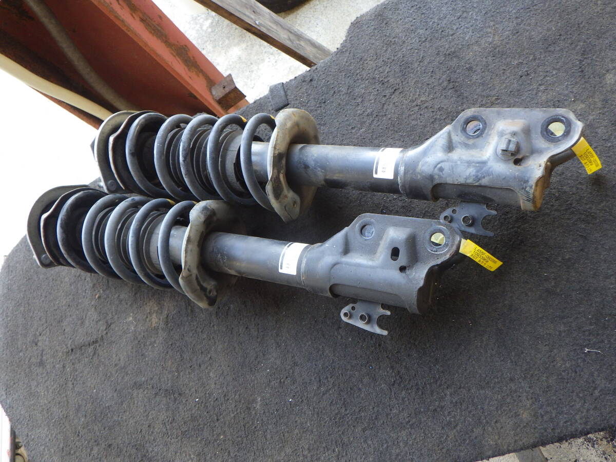 杉B6 即決! L455F ルクラ ストラット ショック スプリング L455S拍卖