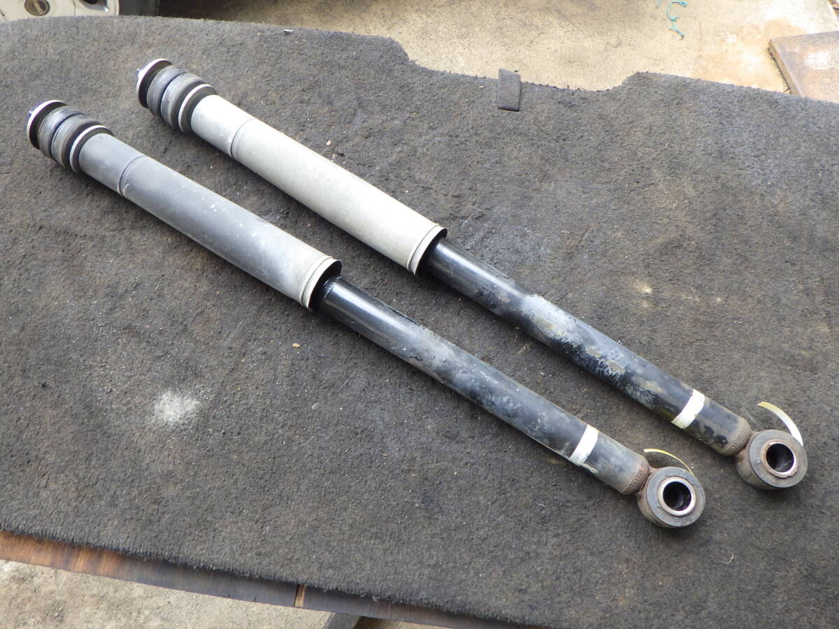 杉B2 即決! ZC11S スイフト リアショック 漏れなし拍卖