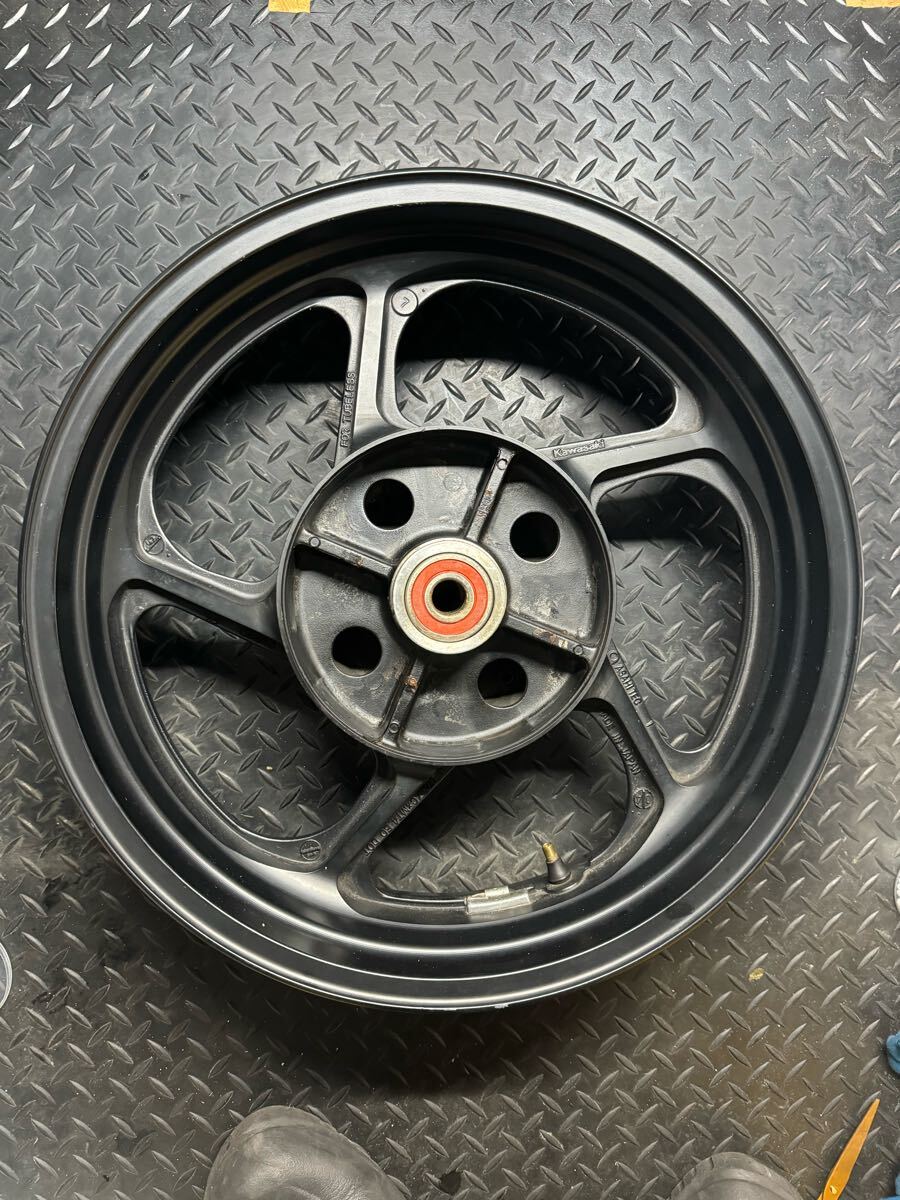 ゼファー1100 リアホイール(250110)拍卖