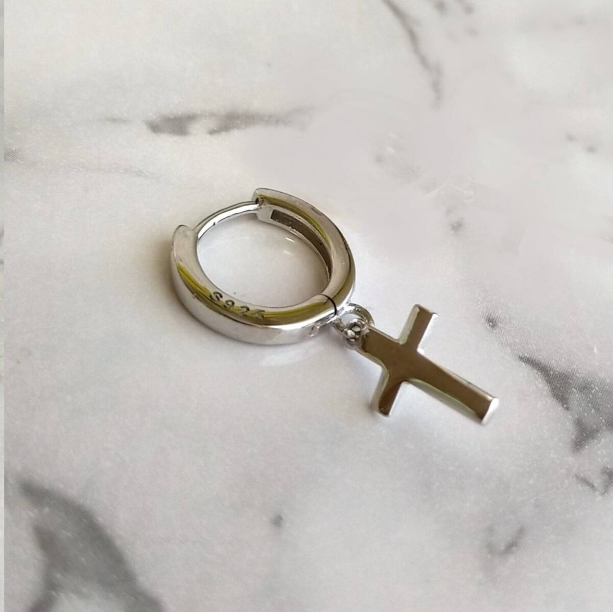 クロス フープ ピアス 片耳 シルバー 925 十字架 シンプル拍卖