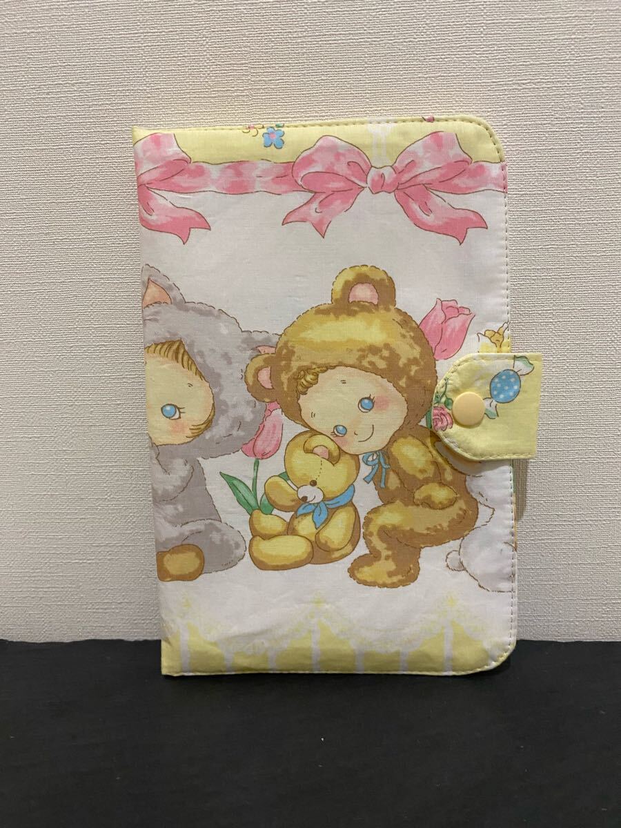 ☆ハンドメイド ☆マルチケース お薬手帳入れ 通帳入れ 母子手帳入れ プレゼント ベビーイエロー キルトゲイト 大きめ拍卖