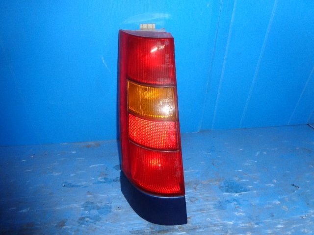 ルノー 5 C407 左 テールライト テールランプ コンビネーションランプ  2024.12.12.HT.9-C2-110 外車 24110961拍卖