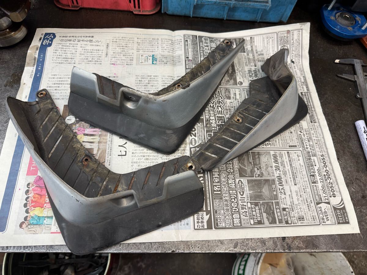日産純正 スカイラインR32 4D用 マットガード 泥よけ。拍卖