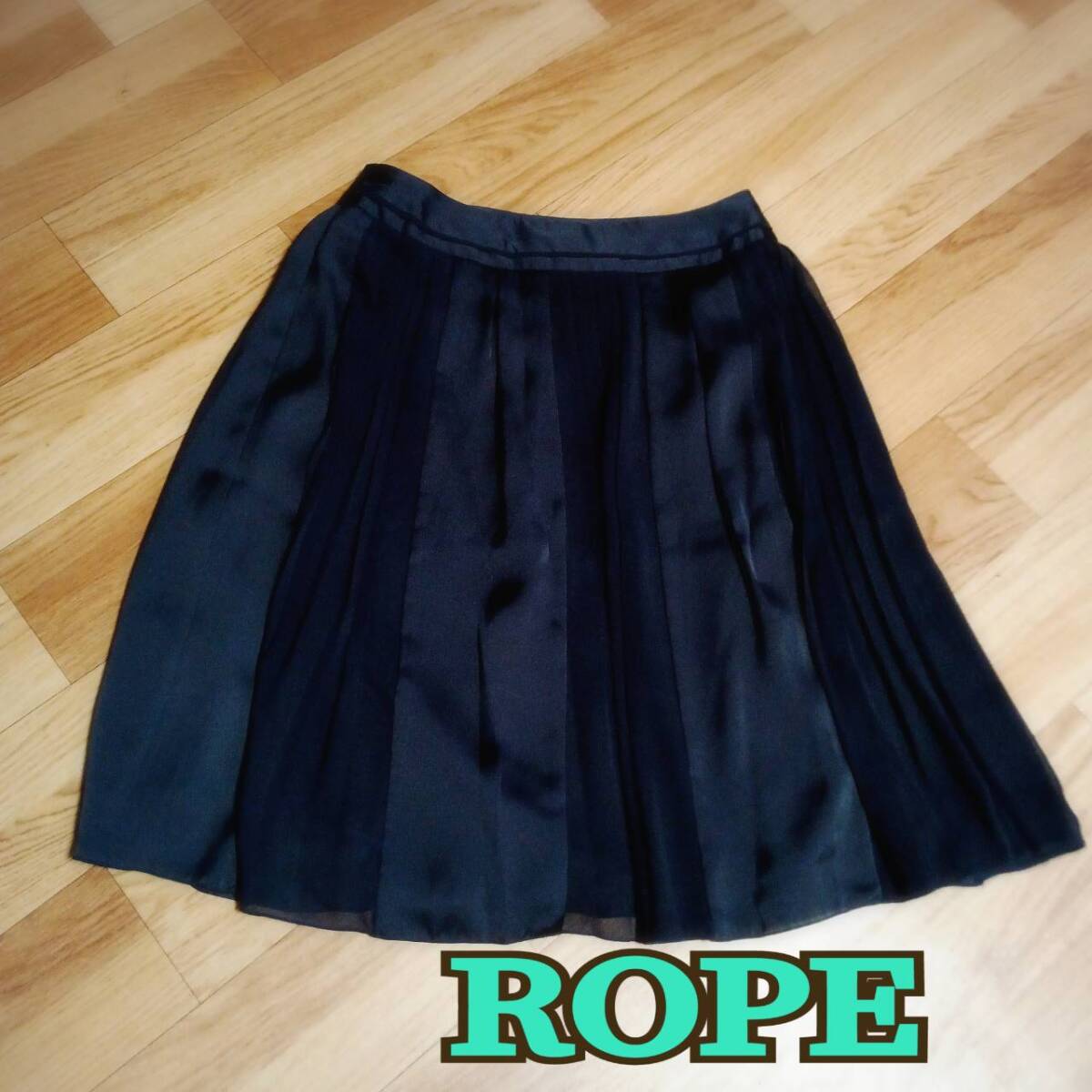 美品 ◆ ROPE ◆ プリーツスカート ひざ丈 BLACK 黒 9号 日本製 ◆ ロペ ◆ レディース スカート 拍卖