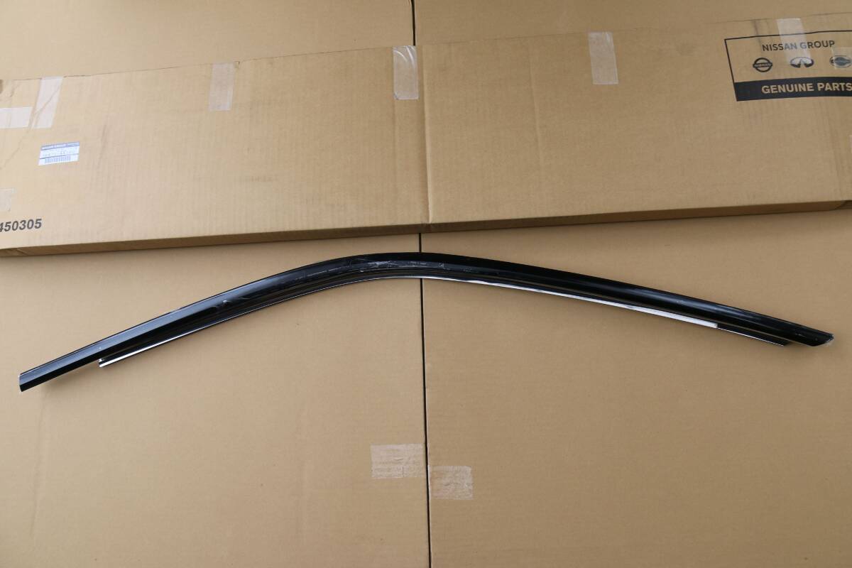 BNR34 スカイラインGT-R(他2ドア全車種)リテーナーウェザーストリップ(片側)76870-AA100 76871-AA100 日産純正 新品未使用 N34-114拍卖