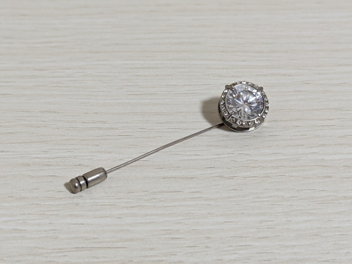 コムサメン COMME CA MEN キュービックジルコニア 2008 アクセサリー ピンブローチ シルバー系拍卖