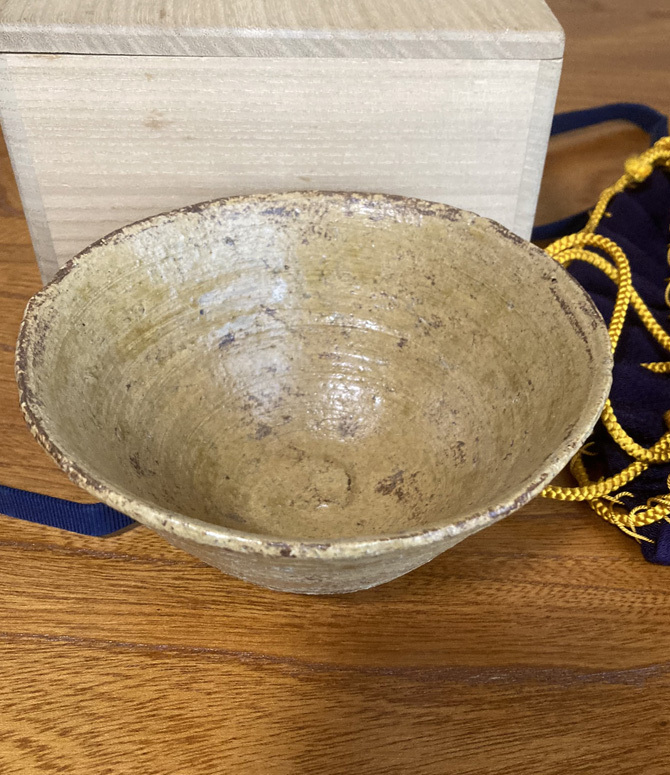 茶碗(抹茶碗) 楽山焼 黄伊羅保茶碗(抹茶碗) 十一代空権 1042拍卖