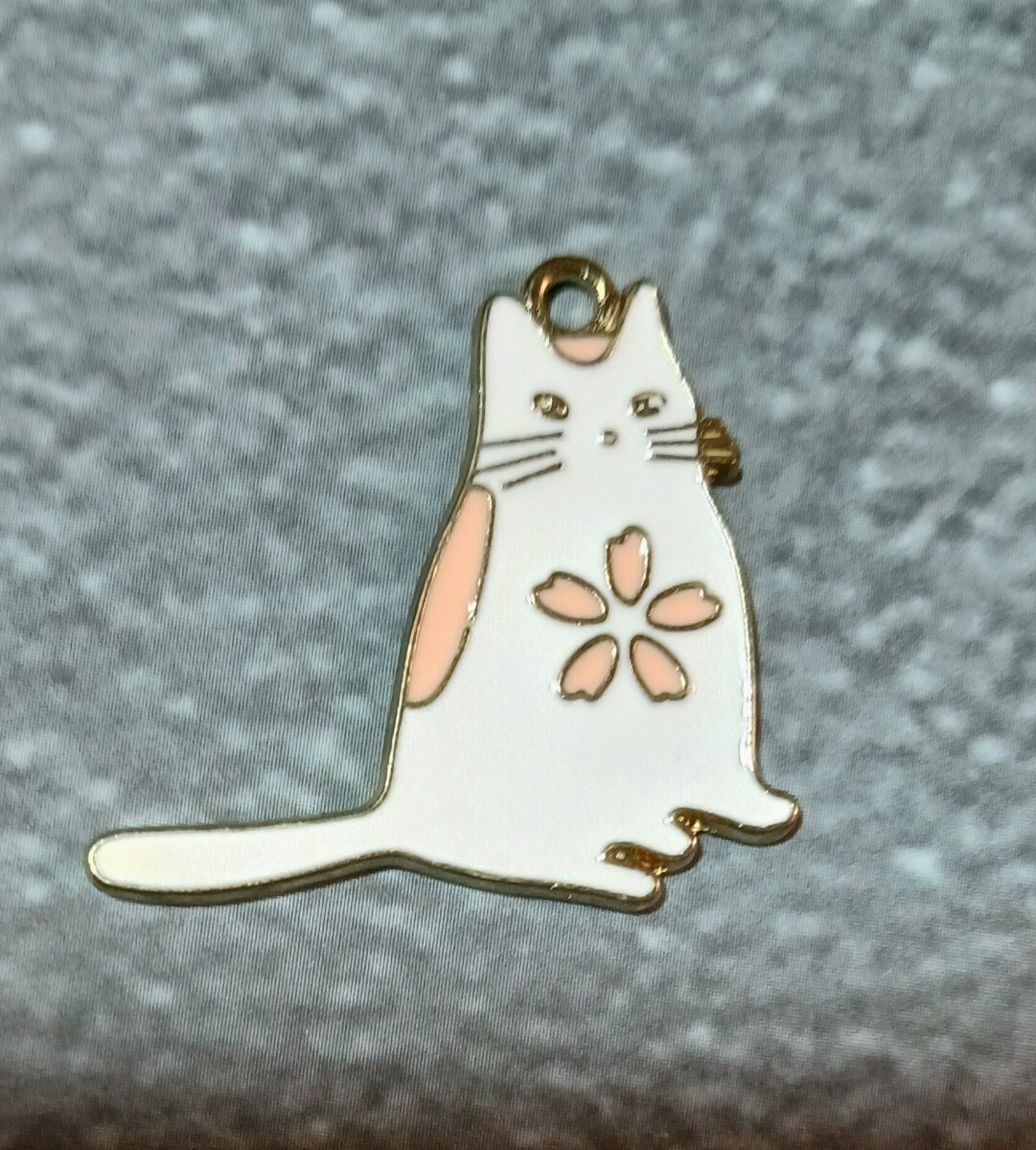 桜猫のチャーム パーツ/キーホルダー 根付け 根付 ハンドメイド アクセサリー 猫 ネコ 桜拍卖