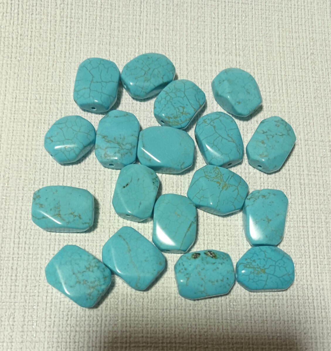 ハウライトターコイズ(マグネサイ卜ターコイズ) 穴あき 天然石ビーズ 18個/ハンドメイド アクセサリーパーツ拍卖