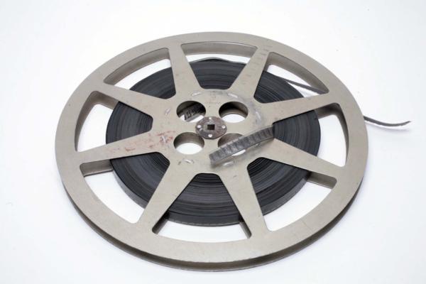 ※ Hokusin 16mm 16ミリ 1600ft 直径36cm 白黒映画 ポルノ? 金属製リール 上映用フィルム付 (Sa3966拍卖