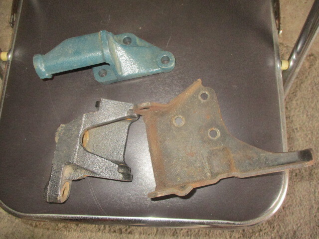 日産・L型エンジン・L28・L20・ハコスカ・ケンメリ・s30z 当時物・純正 オルタ・エアコン・ポンプ・ブラケット 3個 美中古拍卖