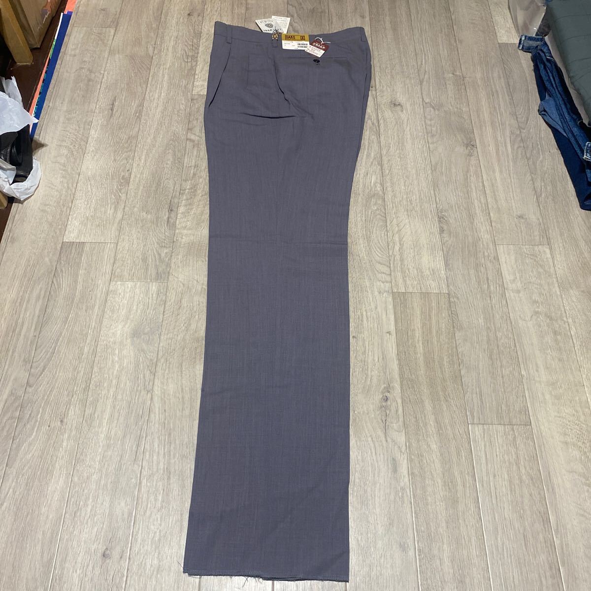 デッドストック品 未使用 送料無料【DAKS スラックス】ツータック グレー 毛100% 王室御用達ブランド拍卖