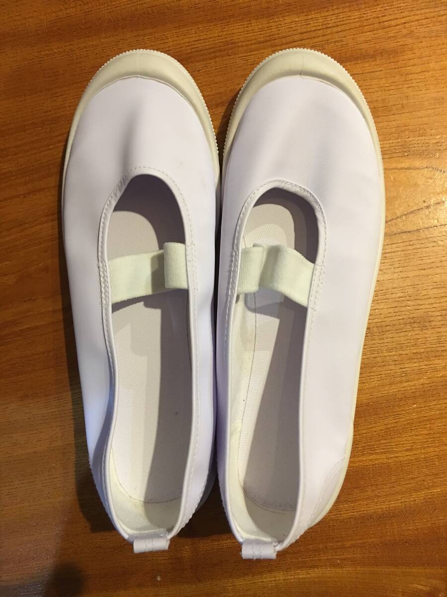★バレーシューズ 24.0センチ 白 内履きに 作業履きにバレー ※美品 ※送料無料拍卖
