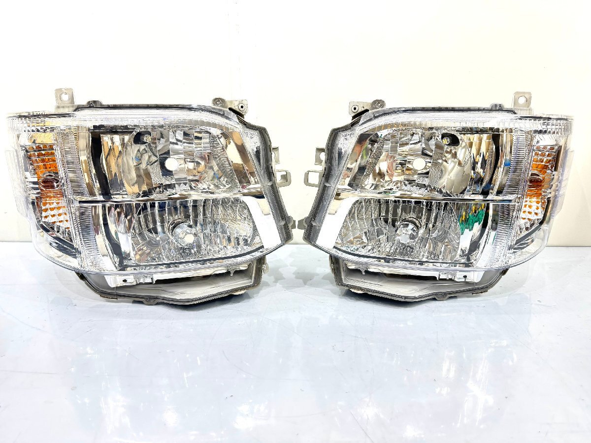 【美品・バラスト付】200系 ハイエース 3型 純正HIDヘッドライト左右 KOITO 26-129/刻印65 (Z17-98)拍卖