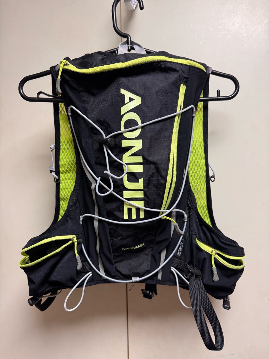 送料格安スピード発送!美品★AONIJIE軽量ランニングバックパック★約6リットル登山トレランマラソントレッキングジョギング拍卖
