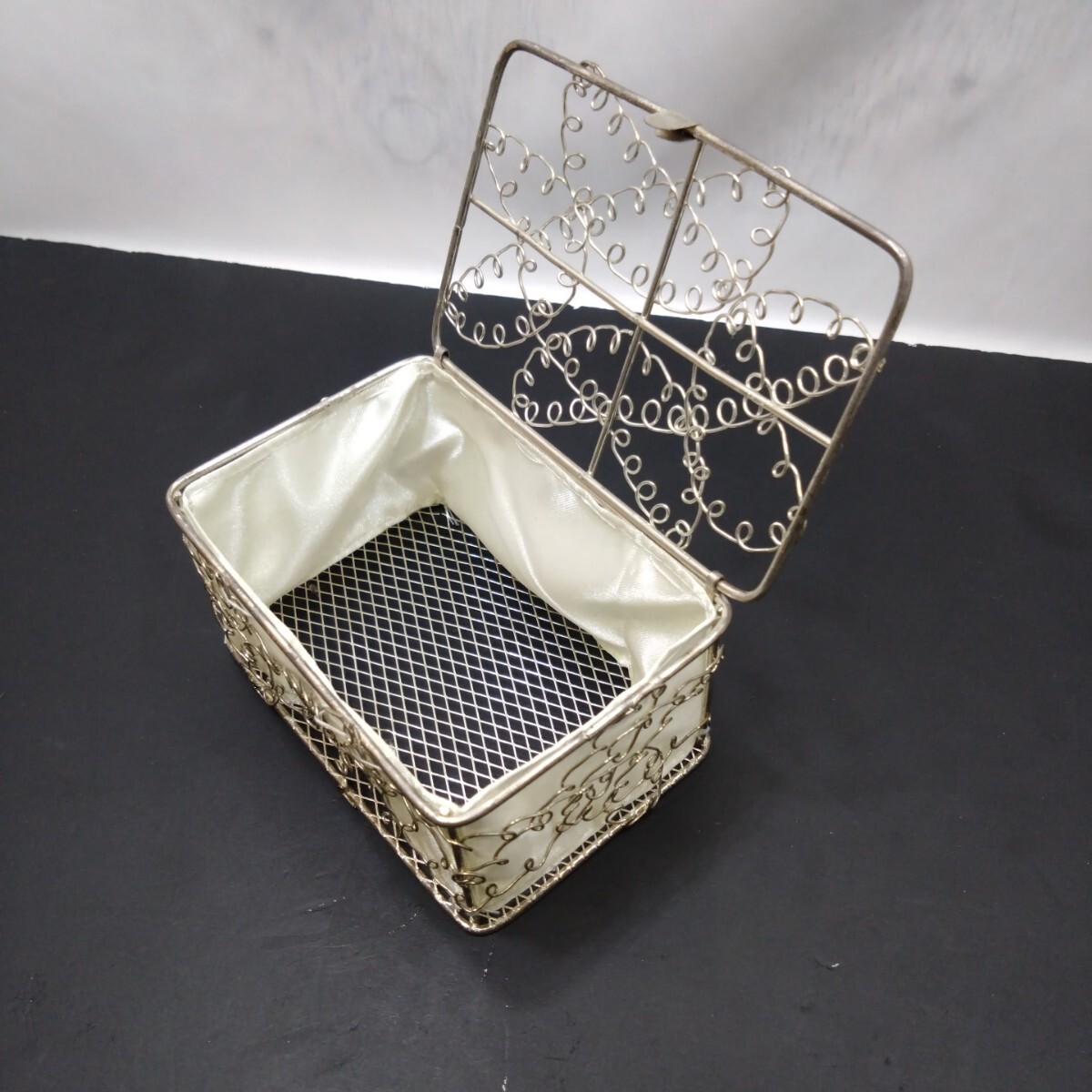 【レトロ】 ワイヤー リングピロー ボックス 布付 小物入れ ジュエリーボックス アンティーク拍卖