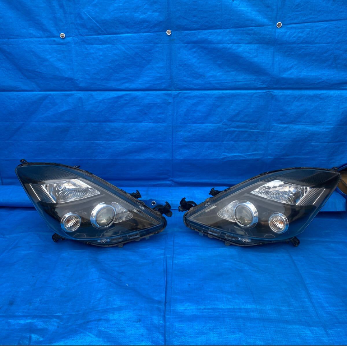 ◆トヨタ アイシス《 ANM10 ANM15 ZNM10 ZGM15 》純正 ヘッドライト HID 左右セット KOITO 44-72 100-78937 打刻 W 点灯OK 割れなし◆拍卖