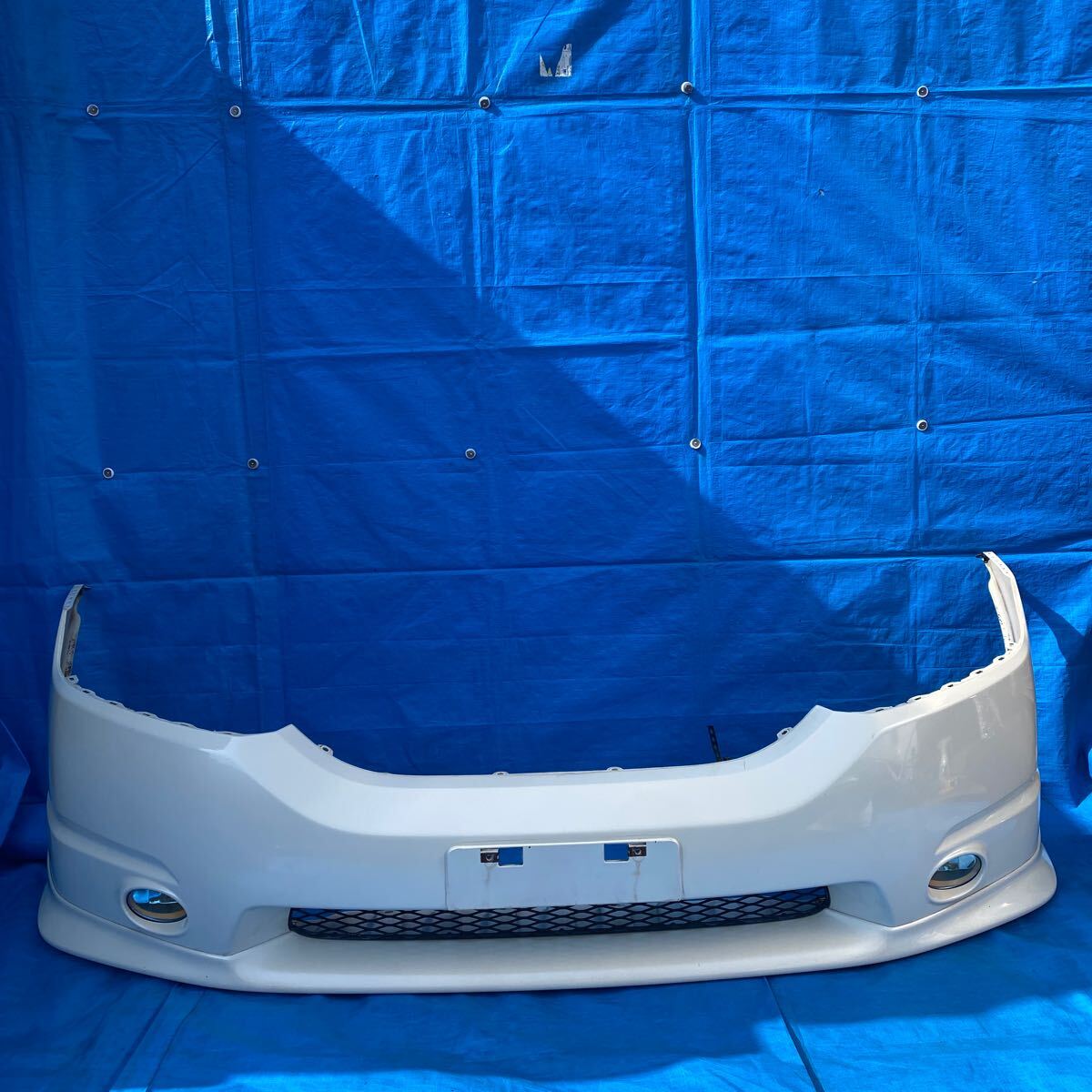 ◆ホンダ オデッセイ アブソルート《RB1 RB2》純正 フロントバンパー フォグランプ付き カラー NH624P (ホワイトパール) 71101-SFEB-9000◆拍卖