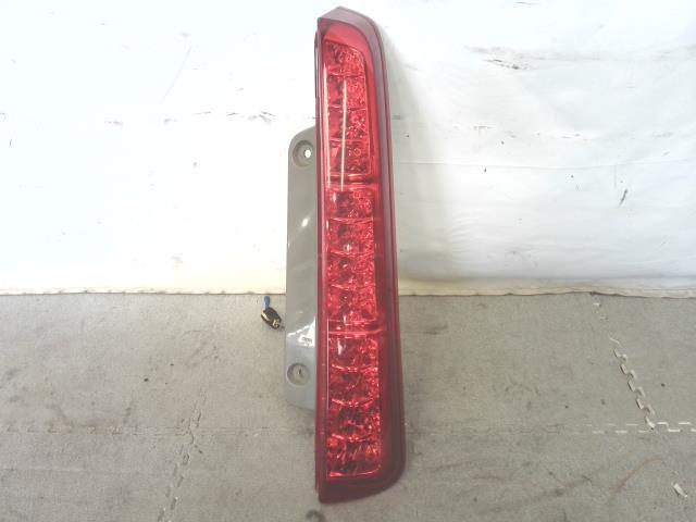 アイシス DBA-ANM10G △ 右テールランプ 44-70 44-64 81550-44200/81580-4423*拍卖