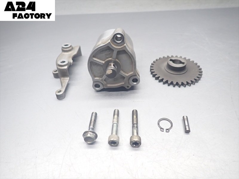 H1R7-0131 スズキ バンディット400V エンジンパーツ-9 オイルポンプ 【GK75A-121~ 1992年式 VCエンジン】拍卖